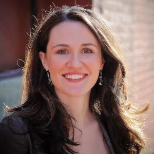 HEADSHOT-Liz-Murray-300x300.jpg